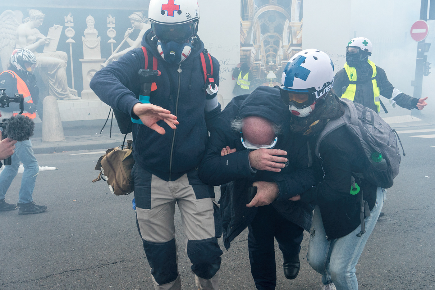 giletsjaunes Paris riot Photography  photojournalism  yellowjacket yellowvest demonstration news Sony