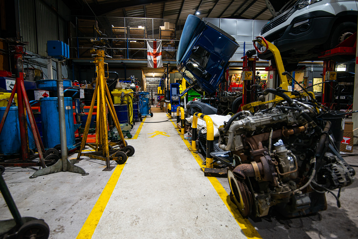 IVECO Truck Reading croydon Workshop night car industrial Mechanic garage