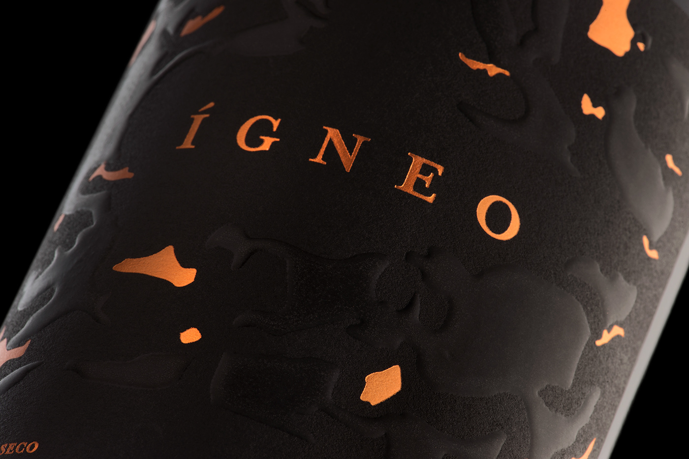 Awards ChileanWine graphicdesign Labeldesign Packaging packagingdesign red volcano wine Winepackaging ladawards volcán