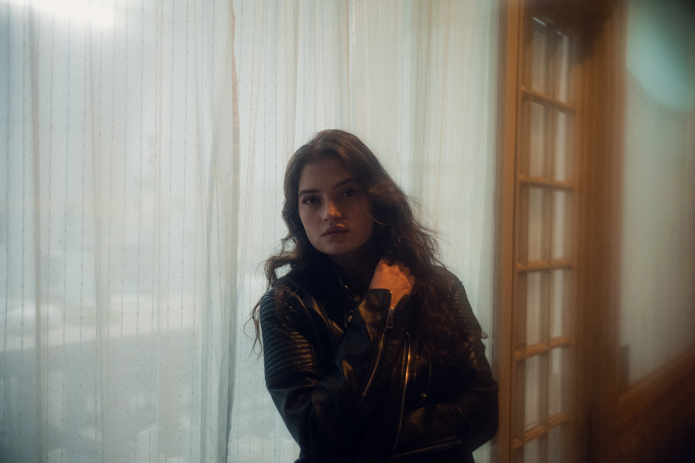 cinematic instagram light lightroom modèle Paris portrait shooting Sonya7iii Street