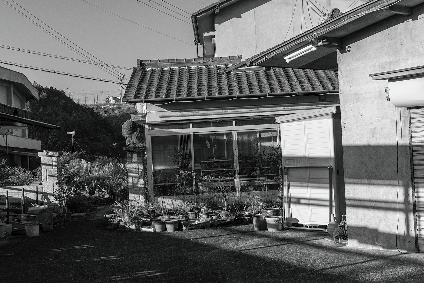 black and white monochrome road countryside japan Wakayama Prefecture