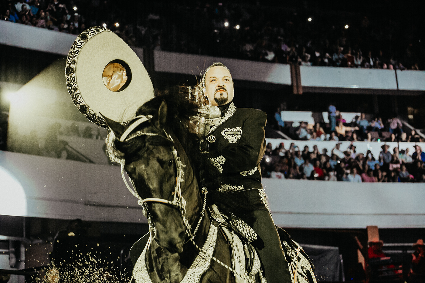 pepeaguilar concierto jaripeo horses rodeo music artist Regionalmexicano