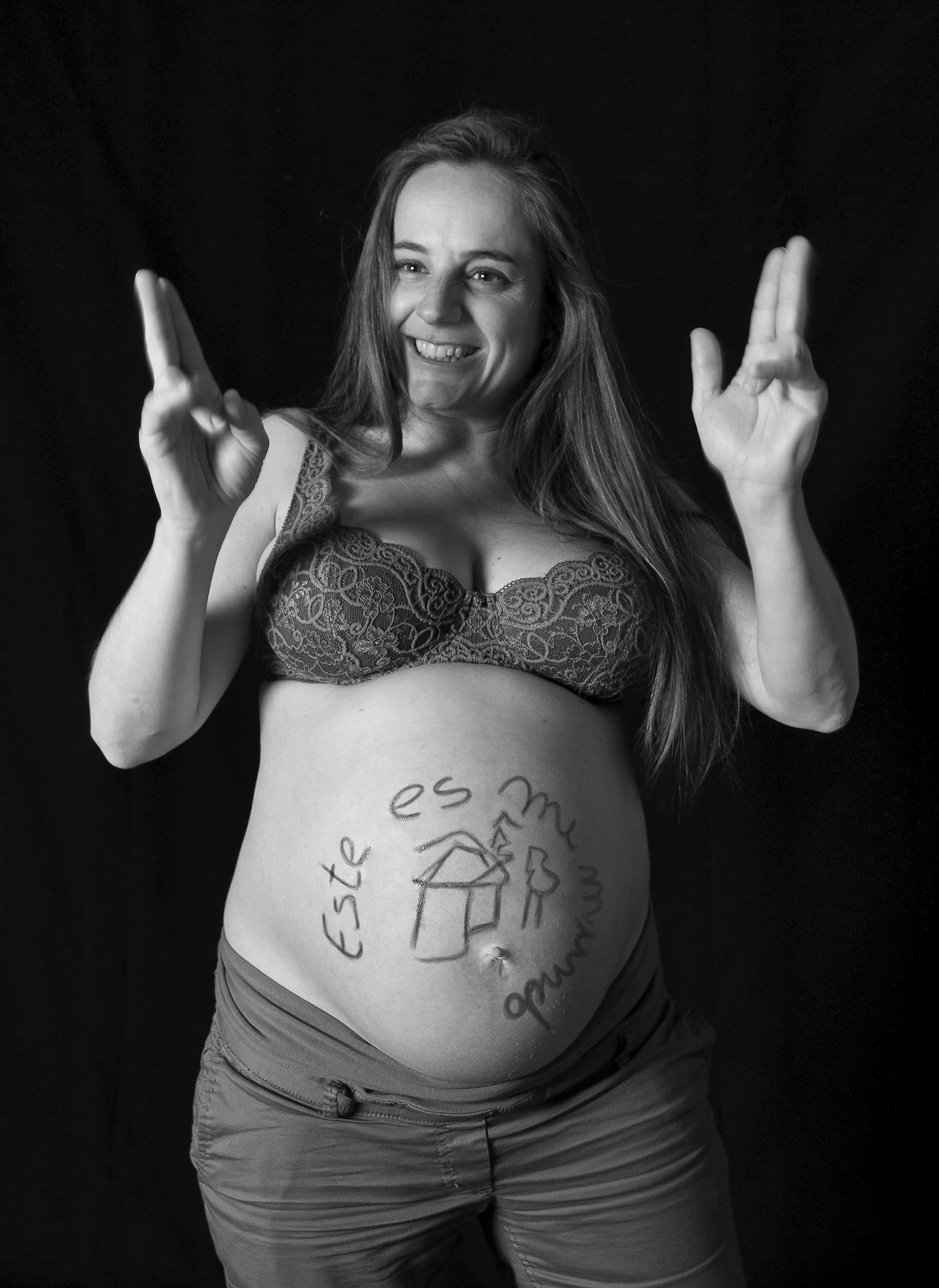 portrait model b&w retouch photo dark Maternity portrait photography
