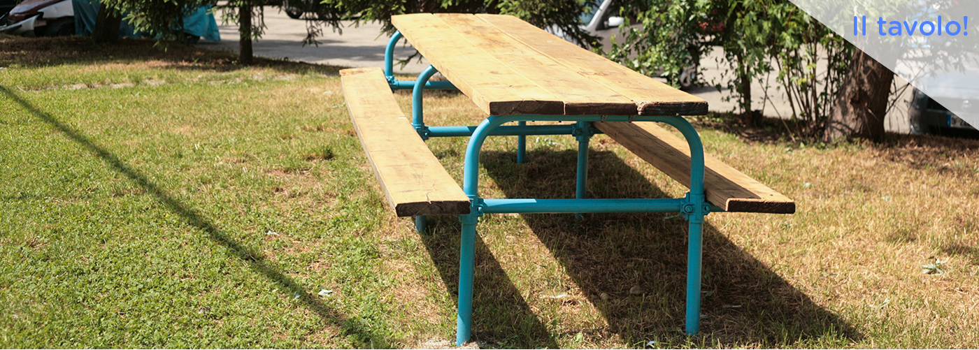 table wood tavolo legno DIY autoproduzione pali innocenti ciano cyan Chieri Partecipata