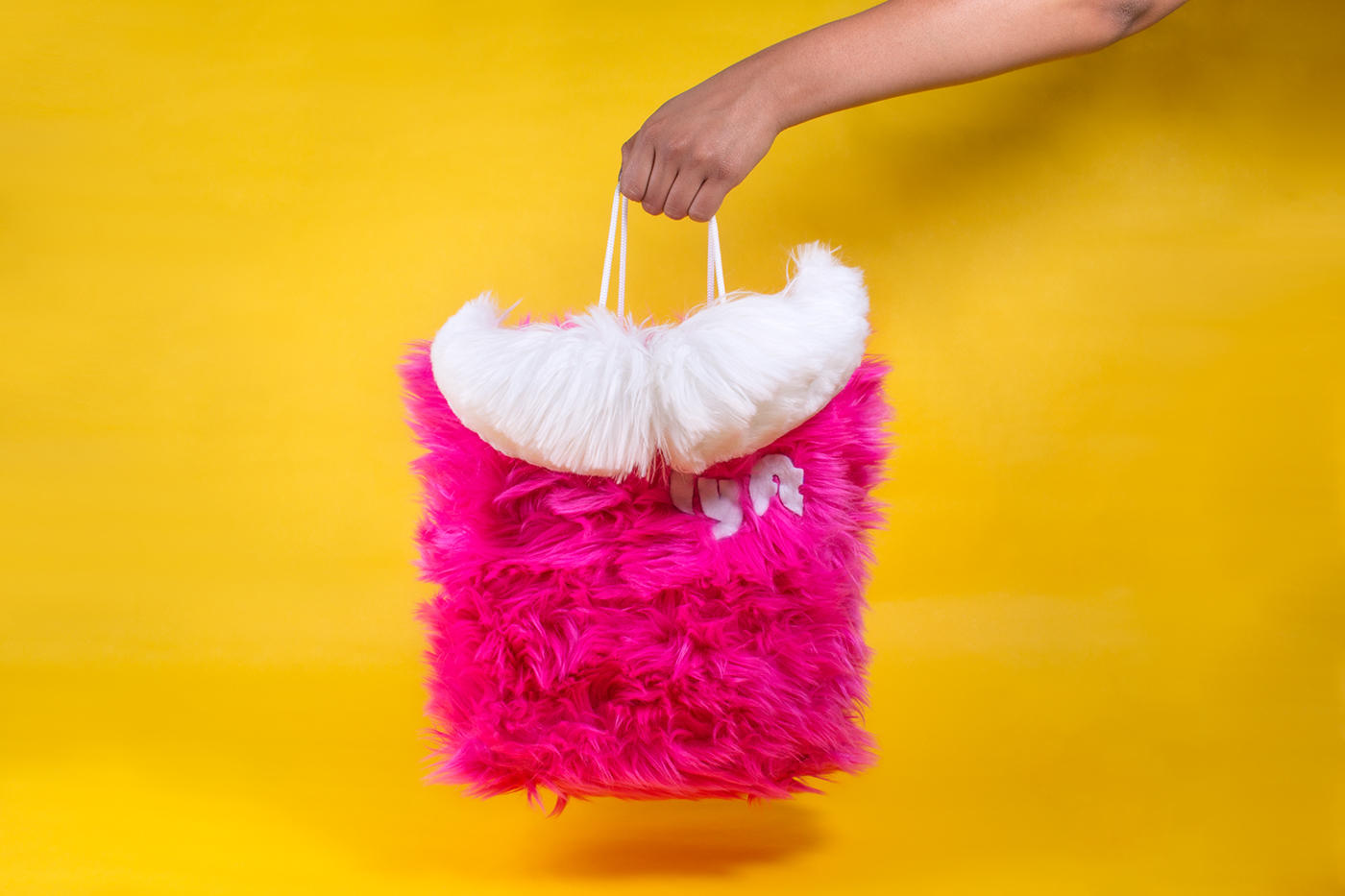 bag Advertising  lyft Packaging Bagvertising marketing   unconventional bag design interactive pink