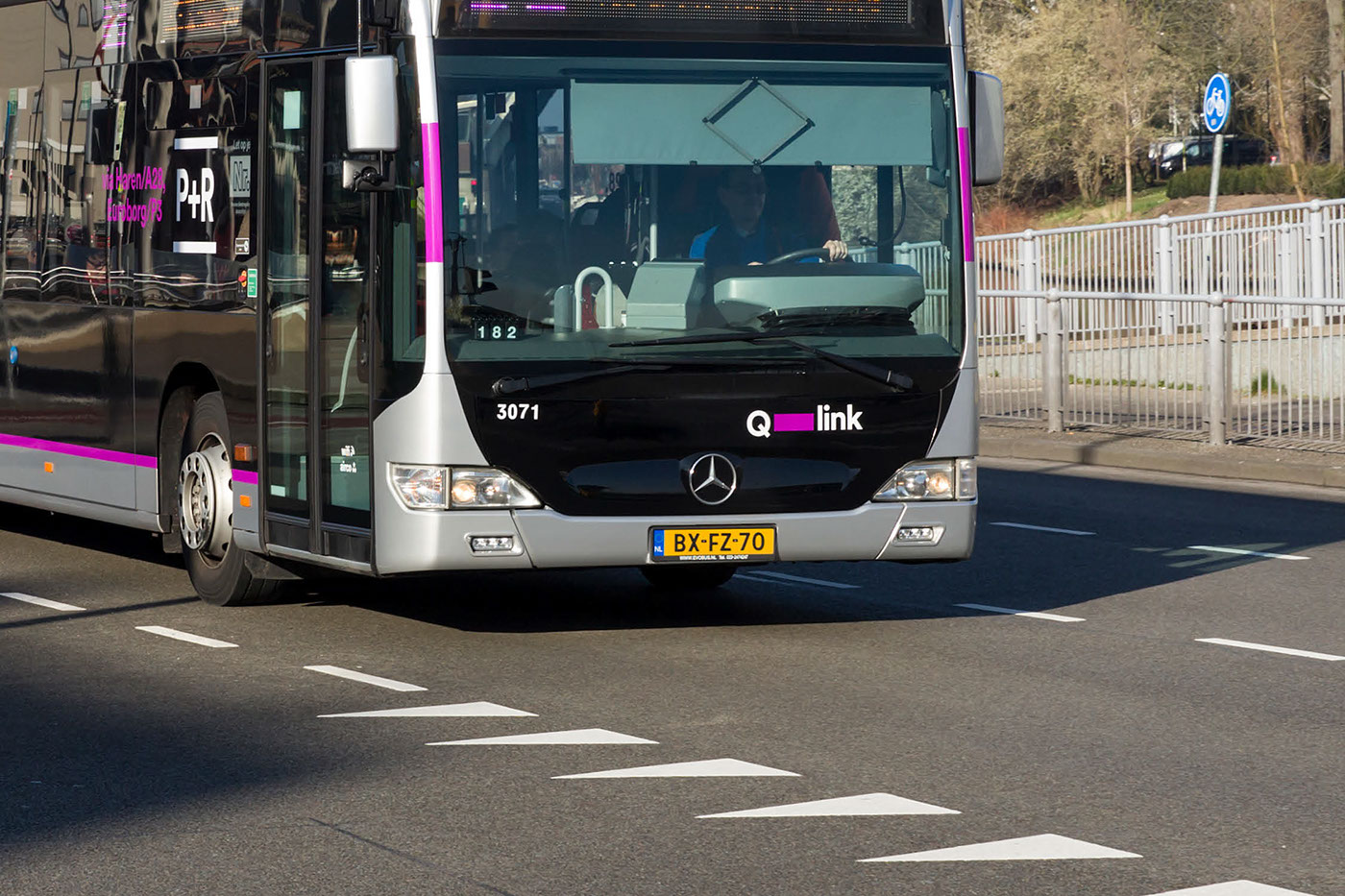 Rudmer van Hulzen q-link public transport bus service brand identity visual identity livery design Logo Design branding  G2K