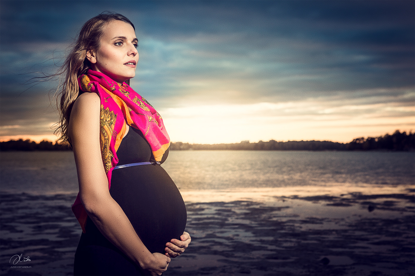 golden hour maternity pregnant sunset beach