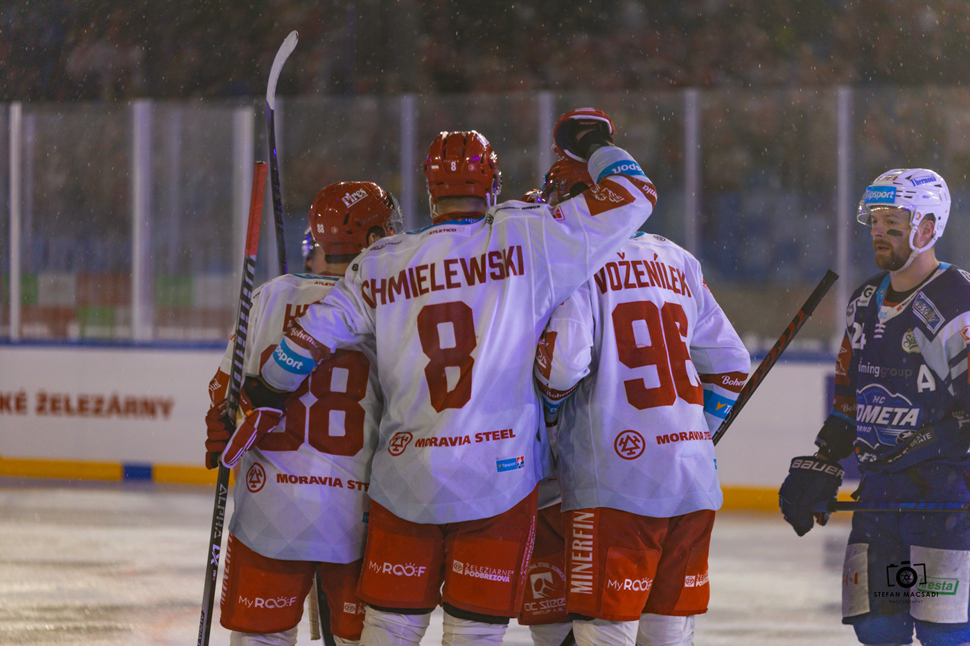 winter ice hockey hockey Czech cesko extraliga kometa brno ocelari trinec trinec Winter Games