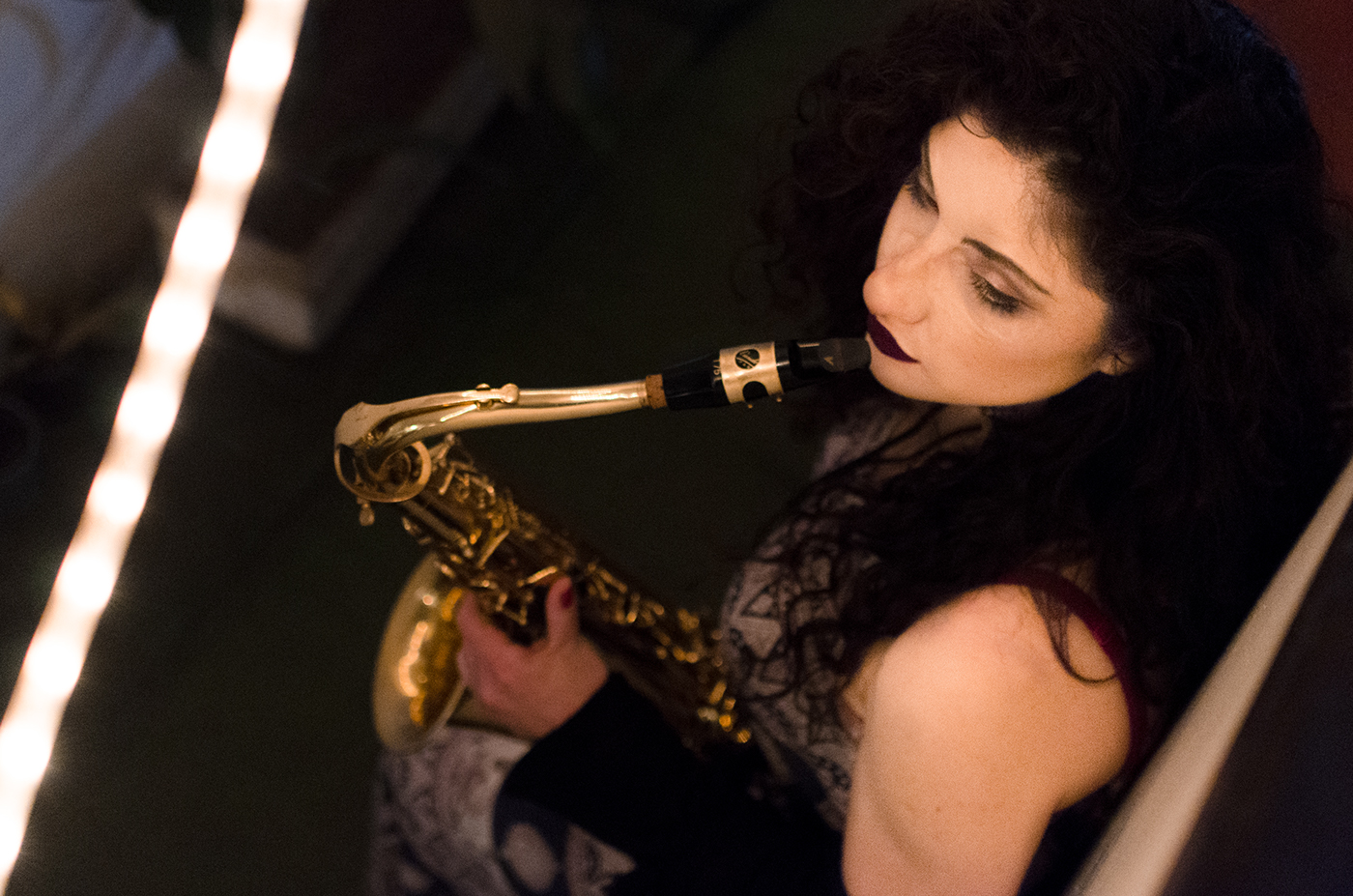 saxofon music musica Photography  Fotografia Street Calle Flash women mujer