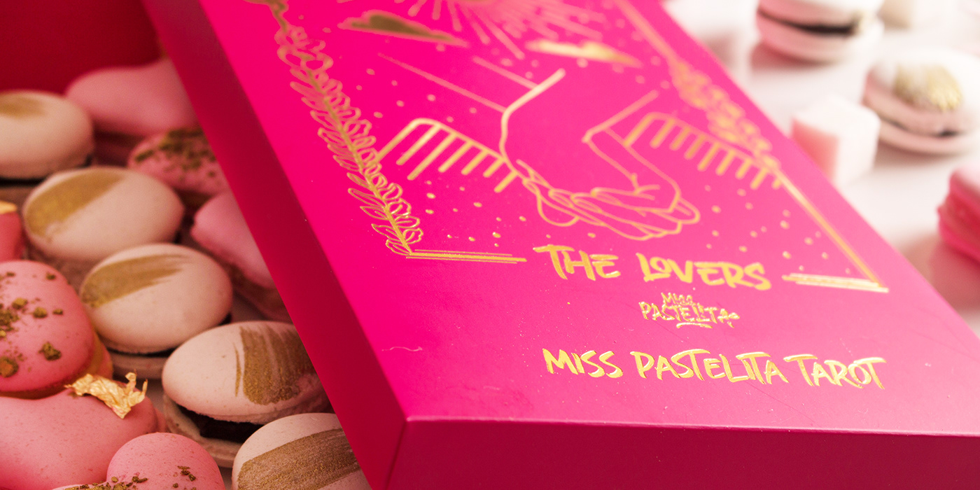 box dessert gold gourmet Love Lovers macaron packaging design pastry tarot
