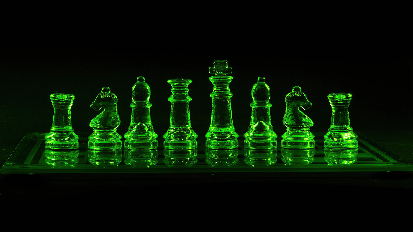 chees glass Glass chess pieces