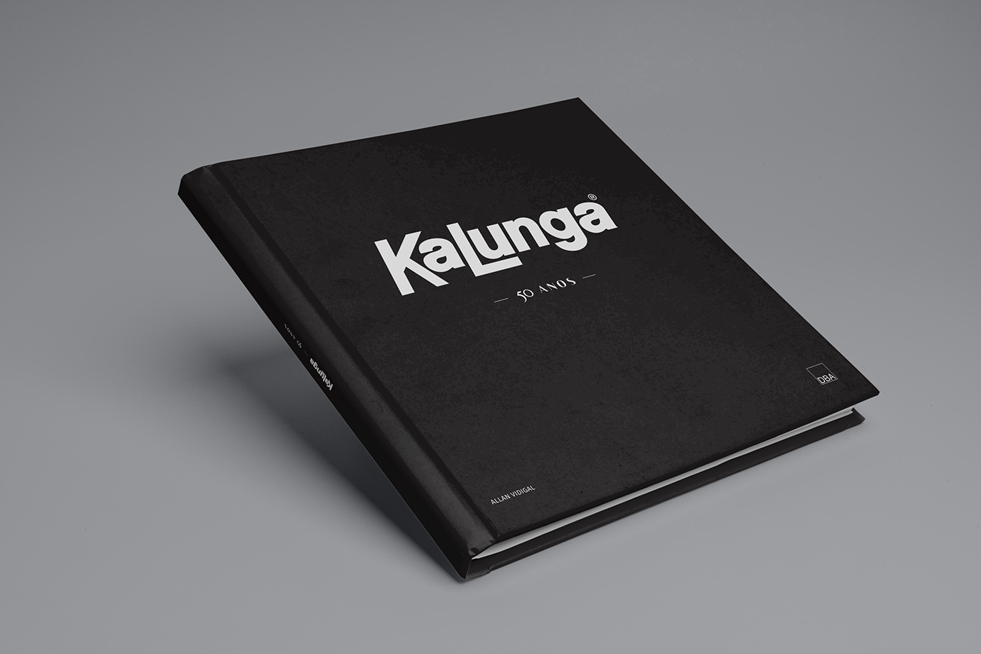 50 anos capa dura Comemorativo design editorial diagramação Fotografia Kalunga Livro preto e branco projeto gráfico