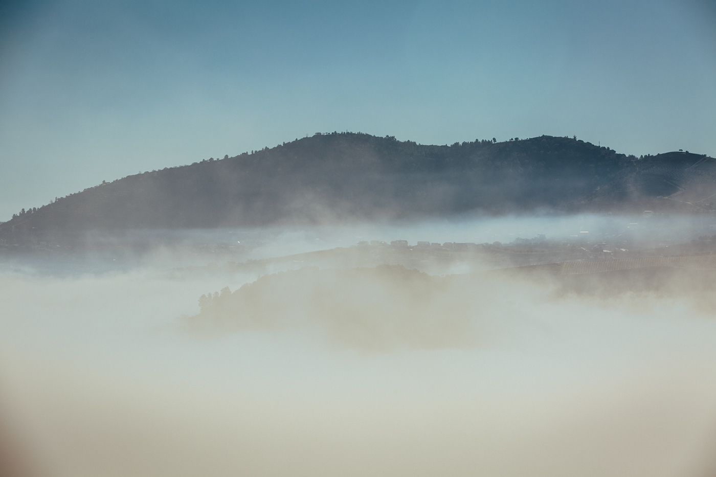 alvaro martino landscapes Alijó Portugal paisagens fog nevoeiro Douro Sun clouds