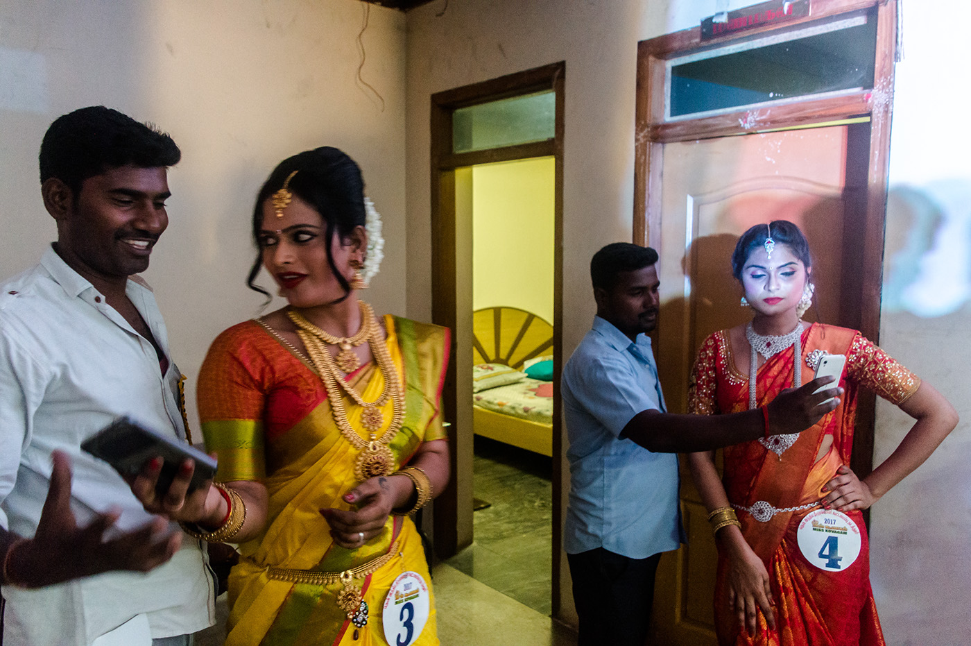 Photography  candidmoments India southindia asia Documentary  artists Performers backstage streetphotography