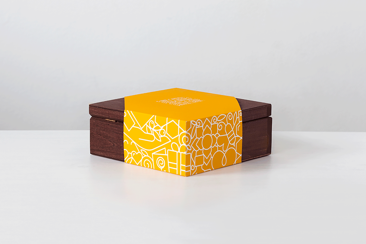 gifts gift box Packaging packaging design branding  brand identity Brand Development honey niche Box sleeve