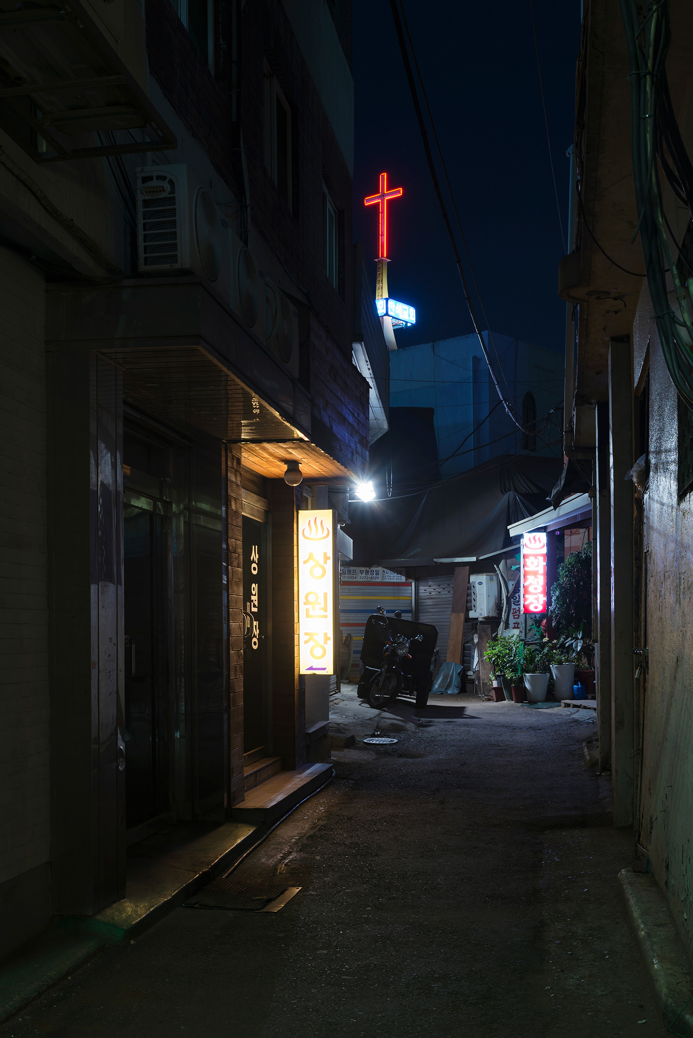 seoul South Korea asia night photoraphy long exposure street photography Nikon neon lights street photo