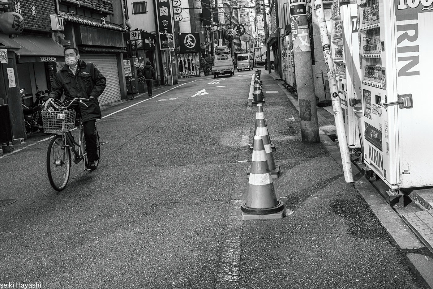 black and white city monochrome osaka Street streetphotography subway