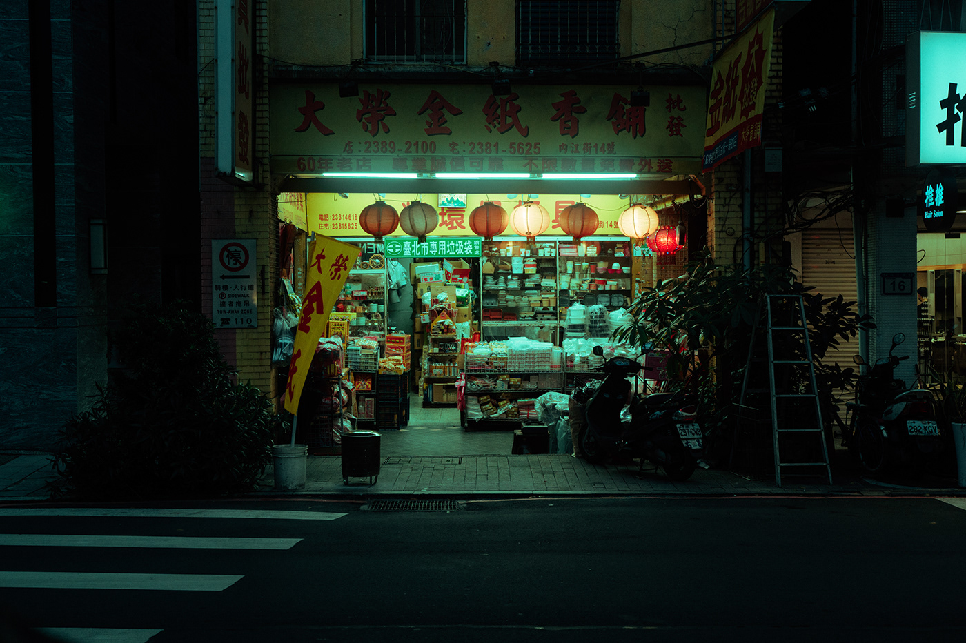 taiwan street photography neon vaporwave glow travel photography city Urban people