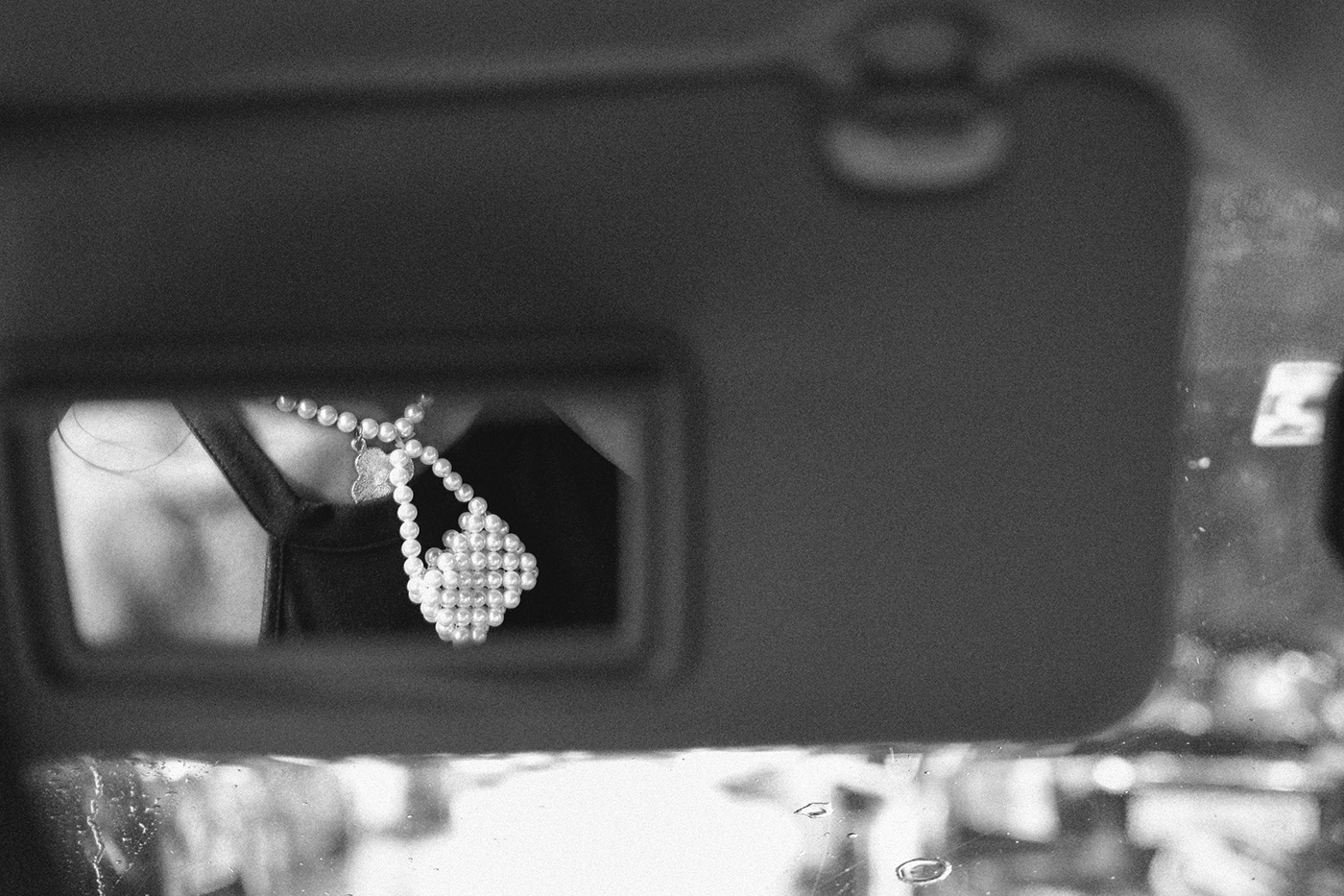 Audrey Hepburn audreyhepburn blackandwhiteportrait bnwphotography breakfastattiffanys pearlbag pearls Sunglasses vintageedit VintageFashion