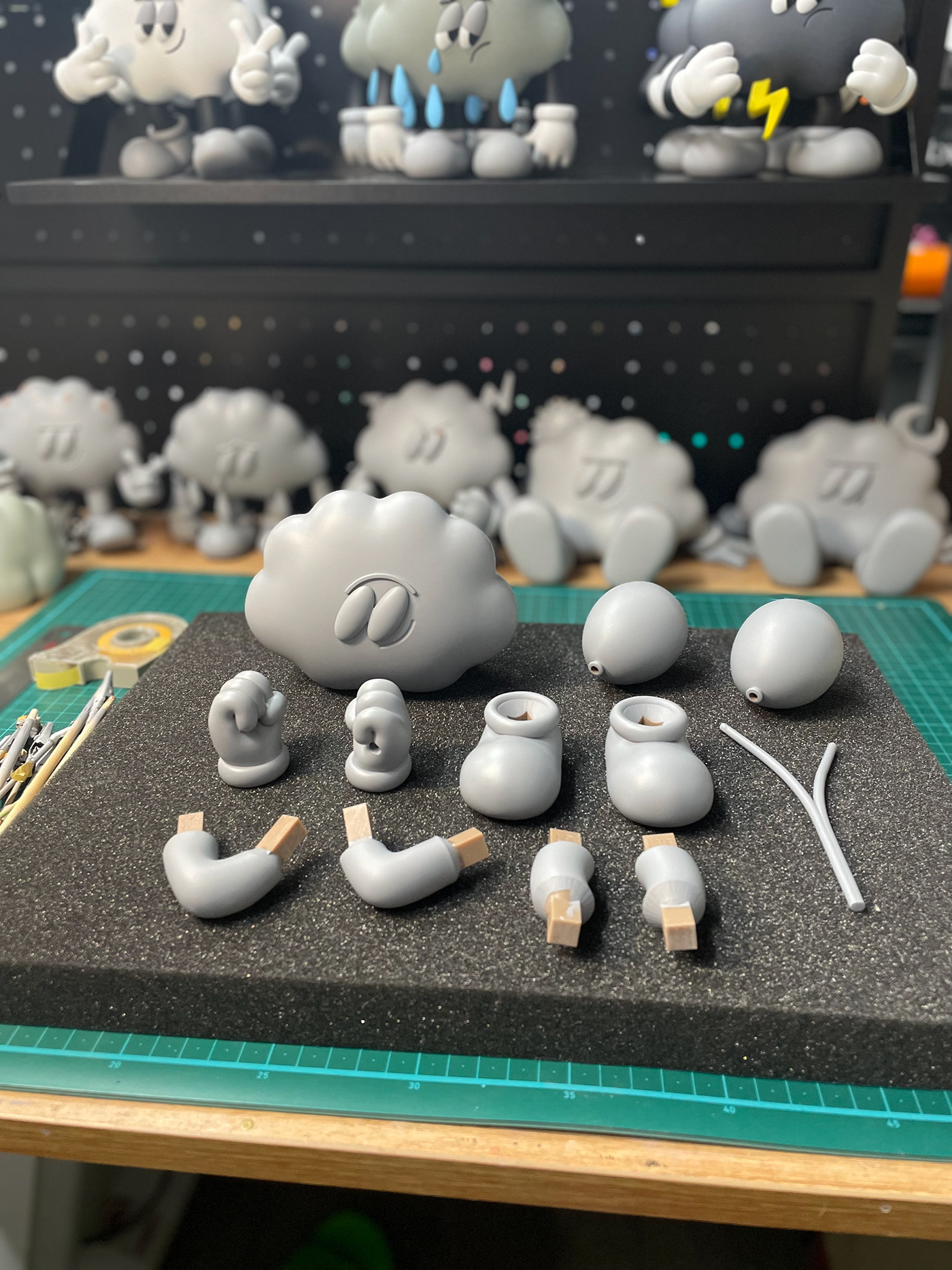 arttoy art toy cloud Character modeling 3D Collection emotion weather rendering designertoy resintoy