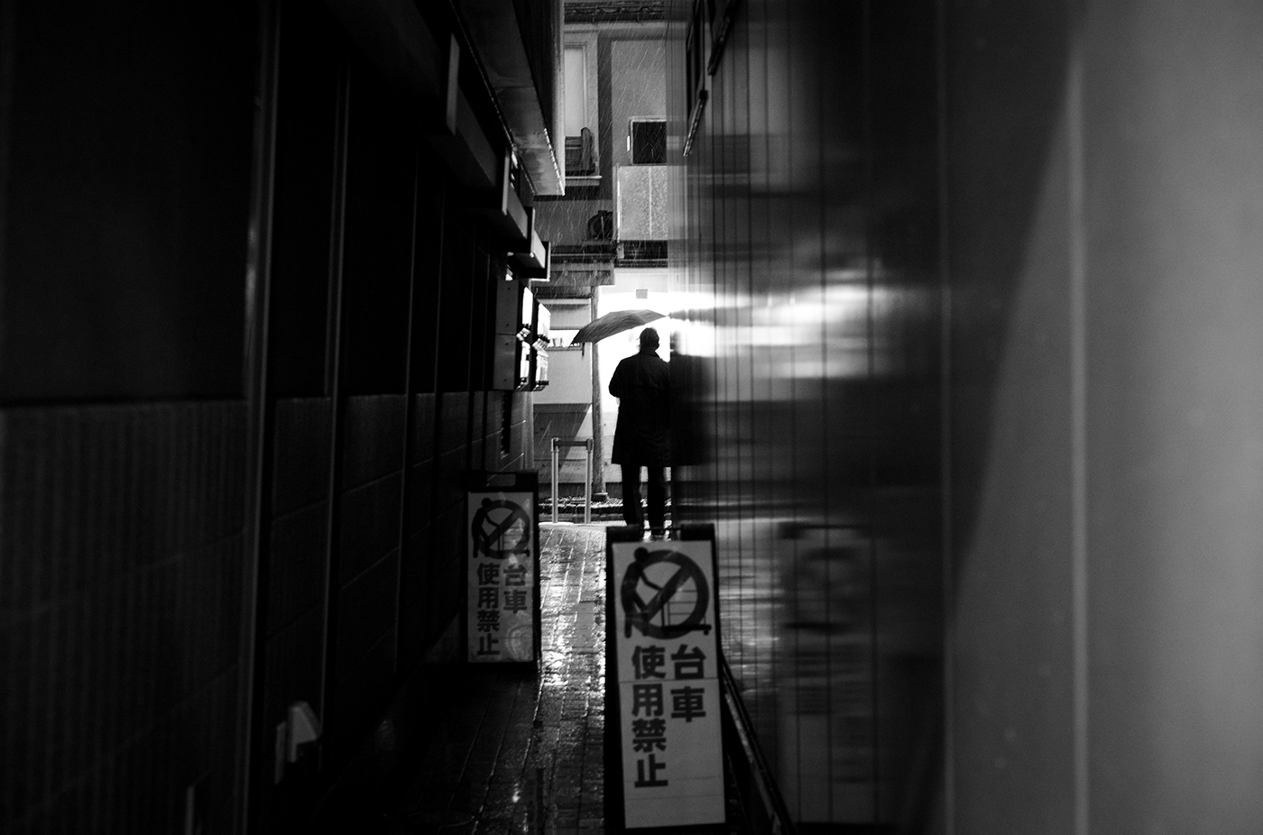 tokyo street photography black and white monochrome lightroom photoshop Urban Photography  japan snow
