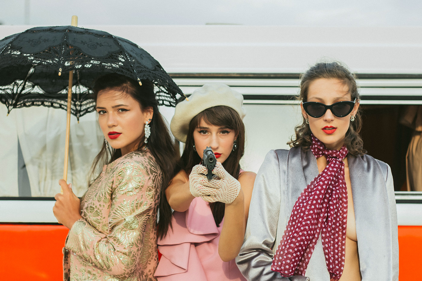 bonnie and clyde charlie's angels Vintage clothing hippie minivan 70's fashion Classy Outfits disco mood girls and guns machineguns Glitter