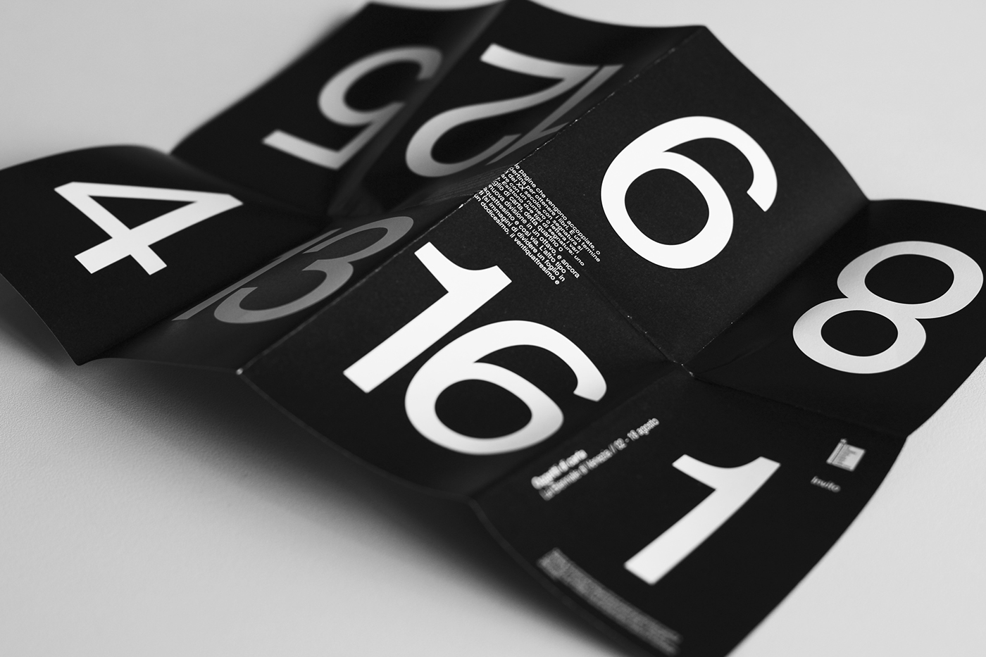 oggetti di carta minimal black and white Exhibition  design helvetica