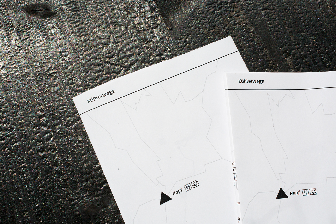 Signaletik wanderwege kohle Kohler typografie Holz Wegweiser karte orientierungssystem graphicdesign