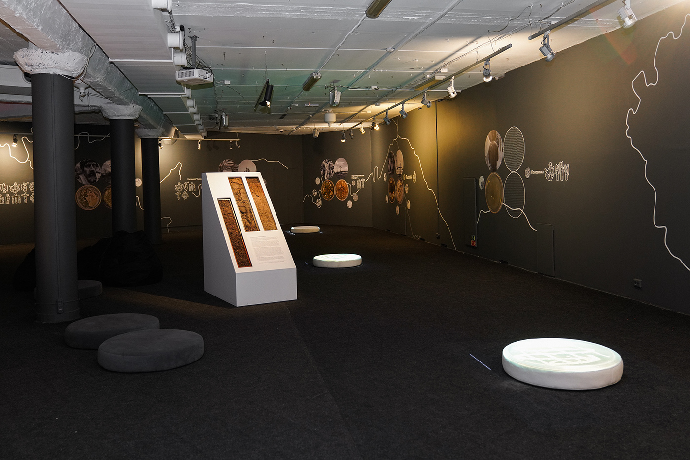 Exhibition Design  modern art contemporary art soil depth stand design Dungeon