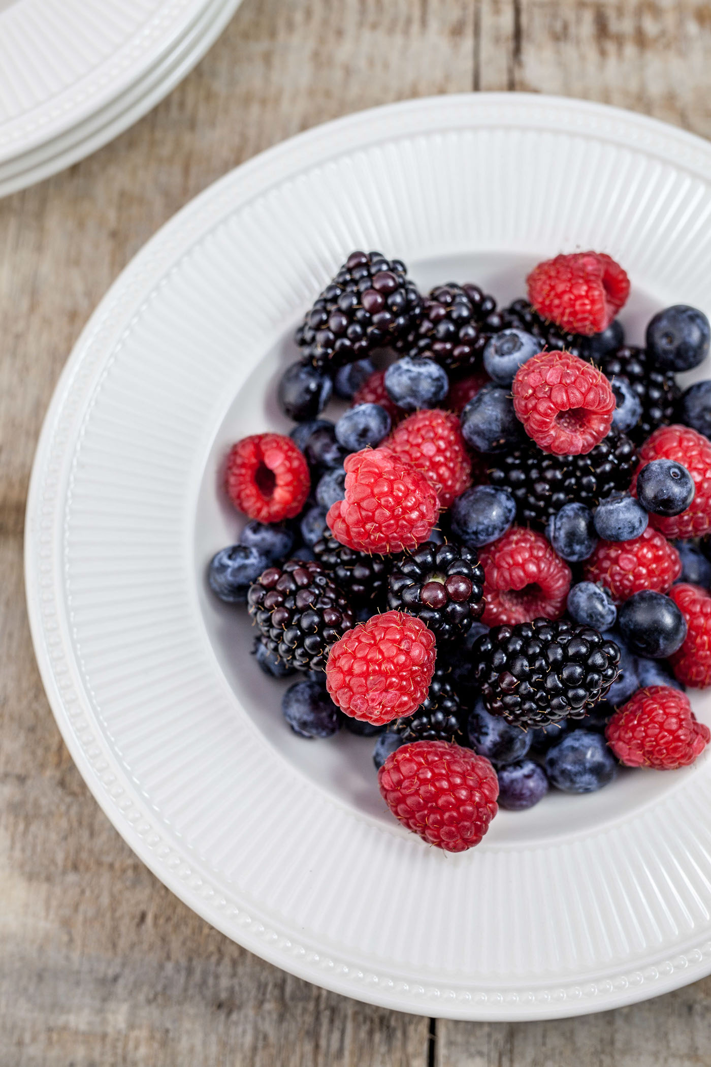 berries blueberries raspberries blackberries foodphotography oats foodie breakfast