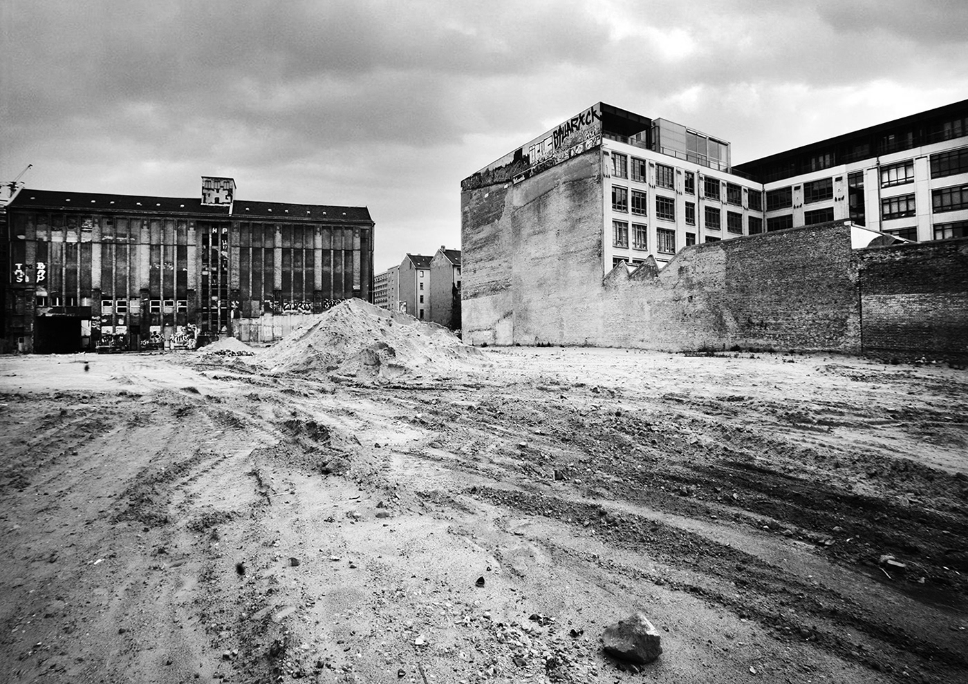 berlin neubauten destruction gentrification cranes courtyards interhof no mans land