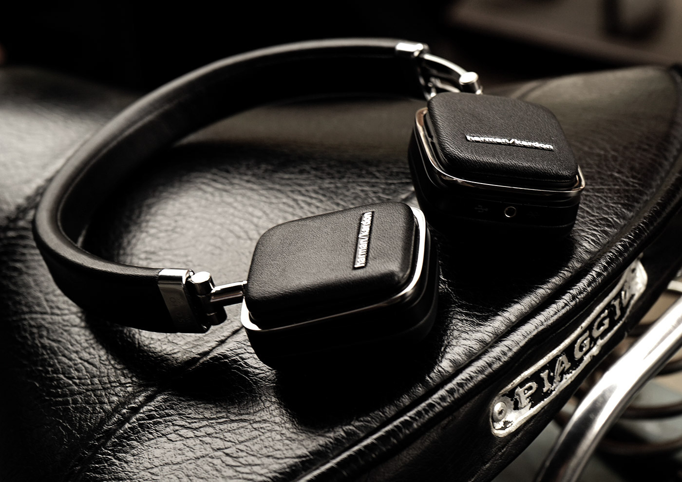 headphones headset Soho Wireless soho Premium Headphones Harman Kardon design bluetooth touch control Harman