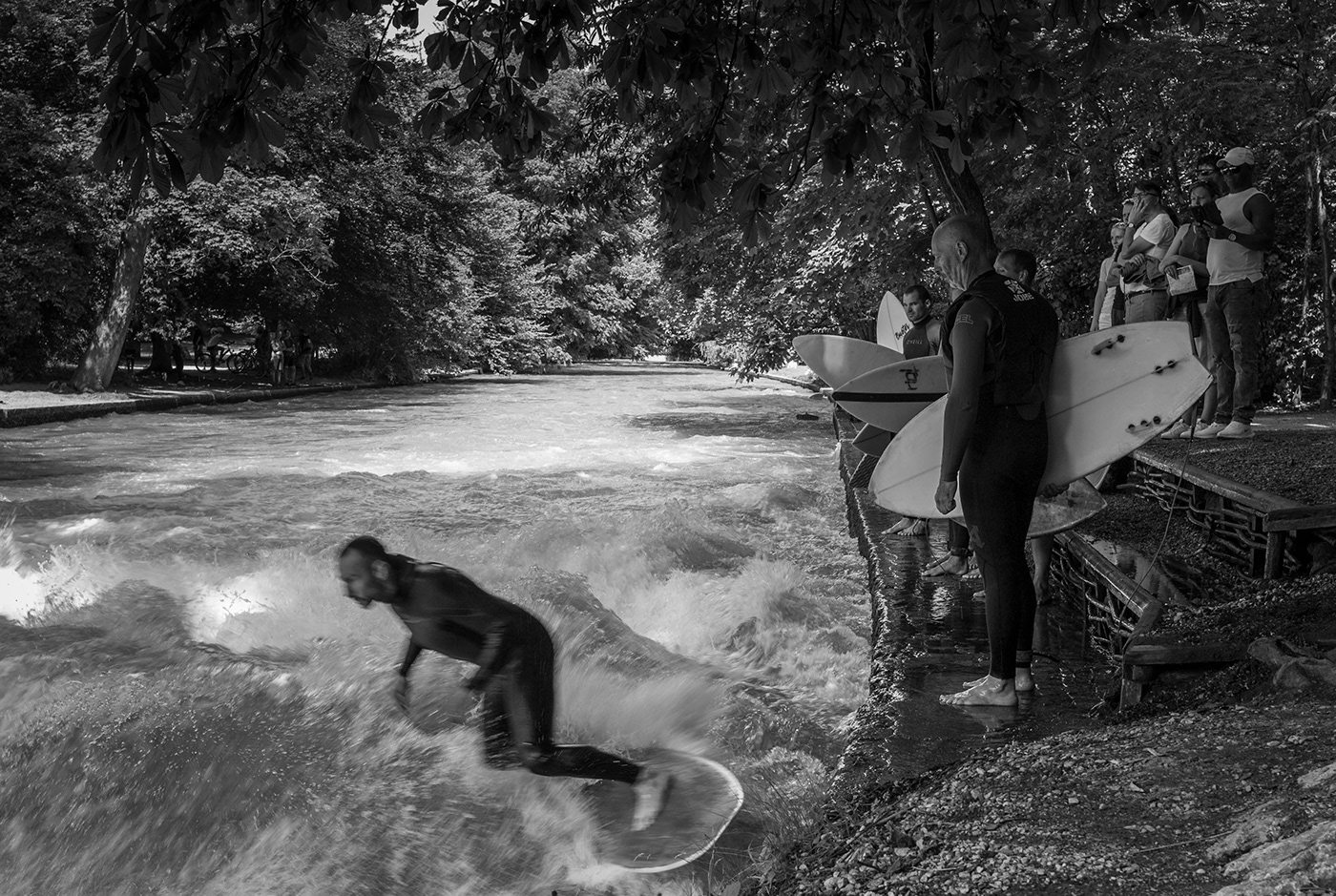 black and white eisbachwelle leica M Manual focusing munich Photography  sports surfing