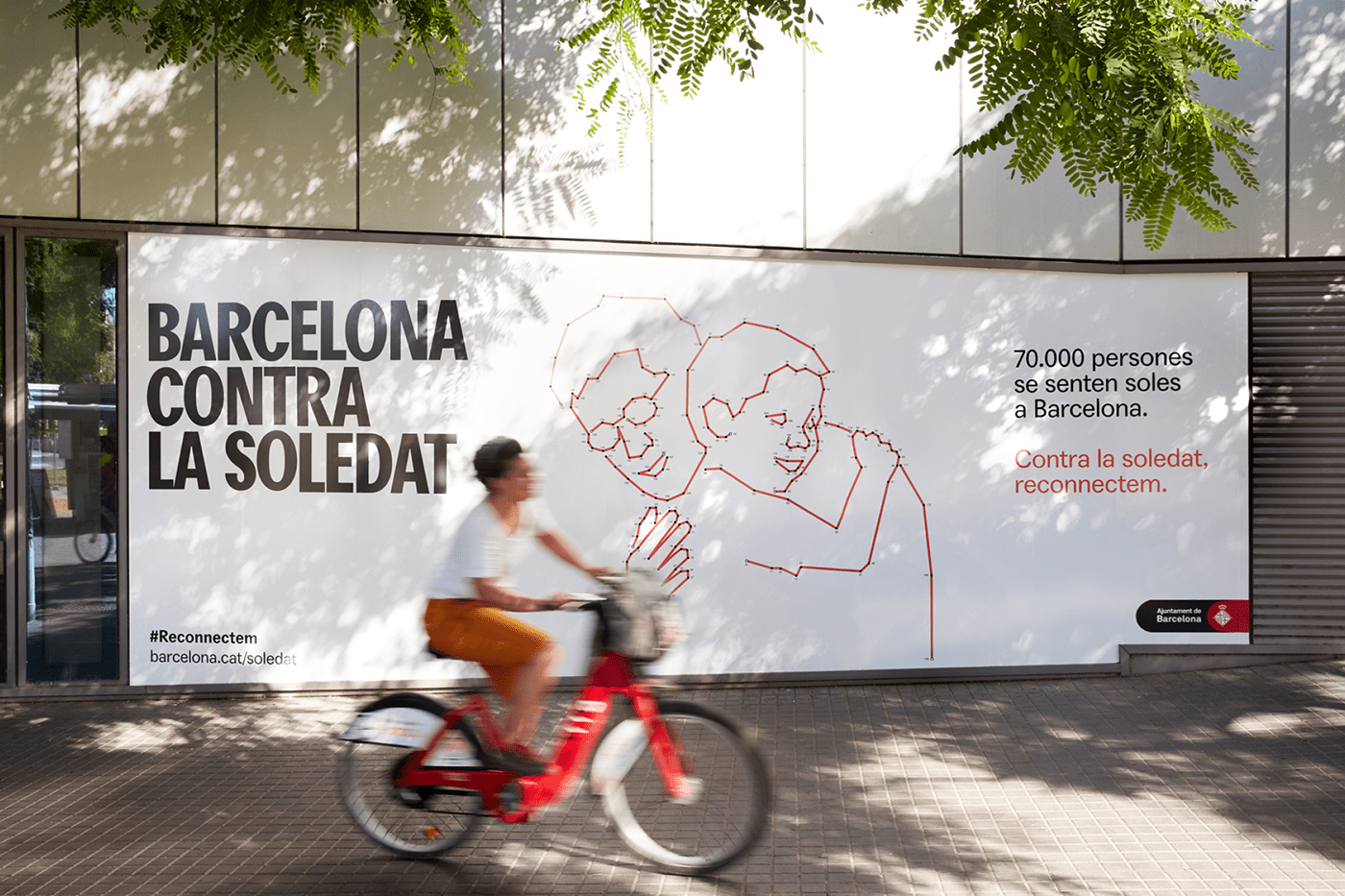 Visualizing the Loneliness mood and feel in Barcelona. Barcelona fight against loneliness.