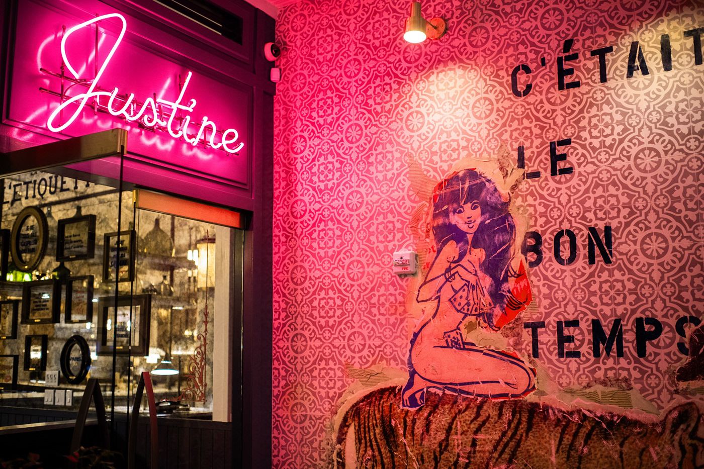 bar brasserie cafe French graphic design  interior art menu Mural restaurant Street Art 