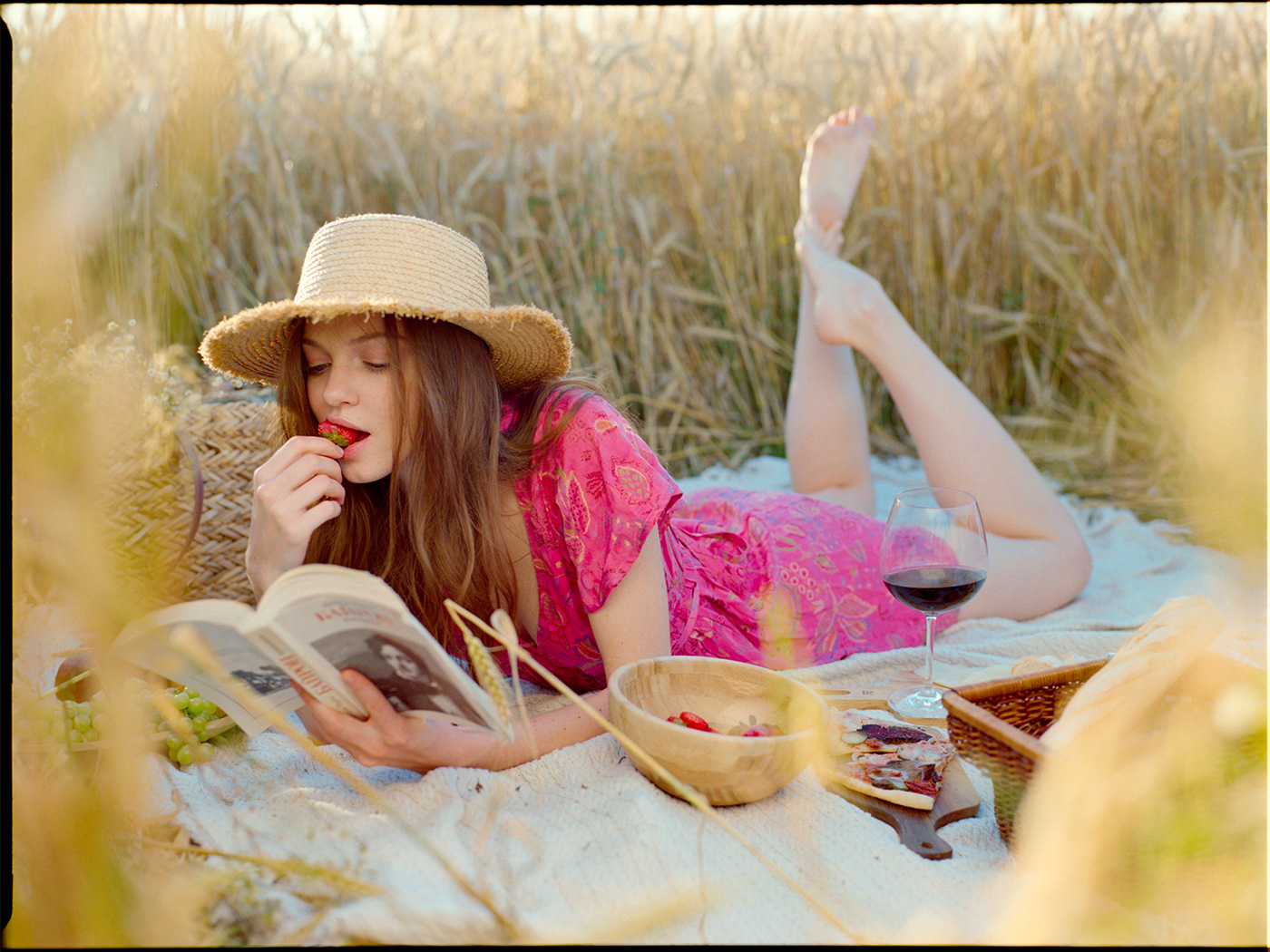 Beautiful model outdoors picnic portrait Style summer Sun woman