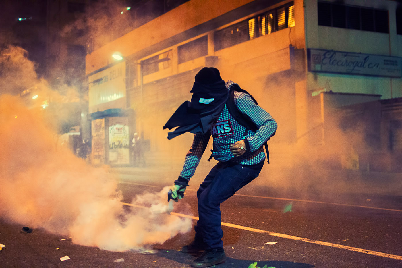 protest tear gas caracas cops venezuela