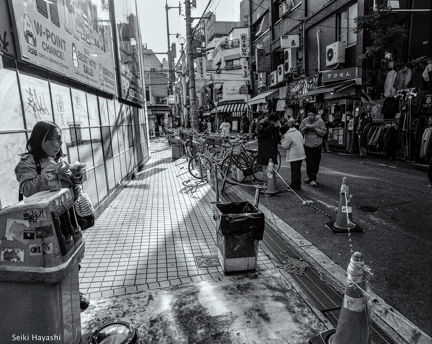 Street city black and white streetphotgraphy japan analog