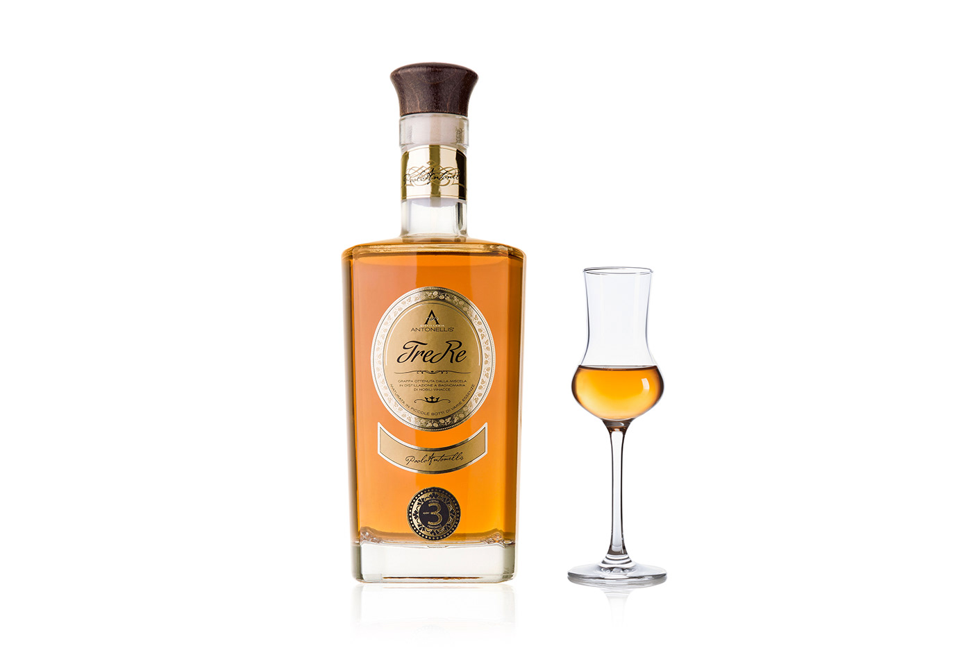 Label brand spirit distillation grappa distilleria gold oro vinacce artigianale tradizione Italy Campania andrea basile taurasi