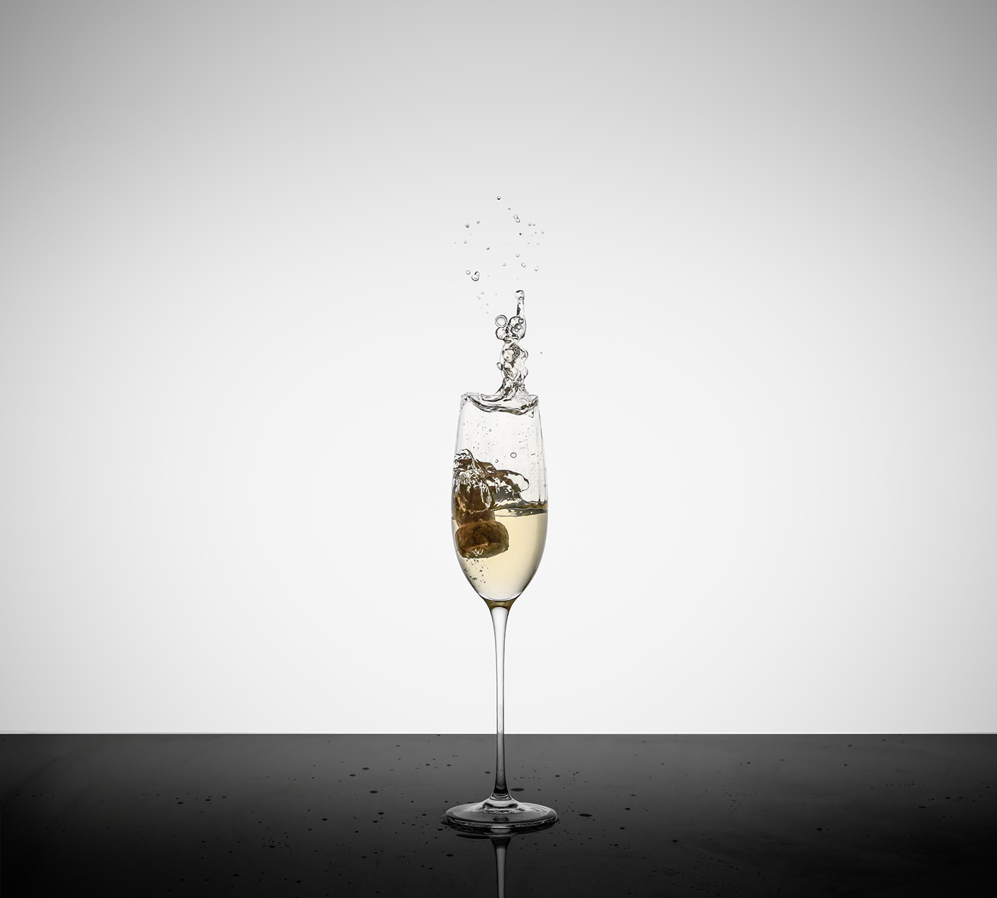 splash Champagne glass backlit drops Liquid