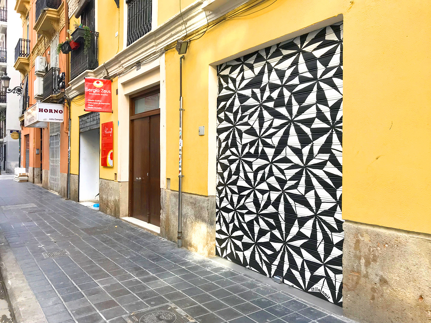 Mural shutter spain valencia black and white abstract geometric pattern Street wall