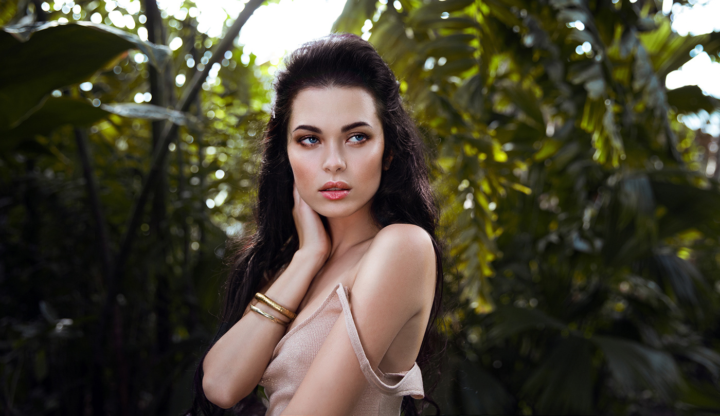 Fashion  portrait photographer retouch Style jungle face tropic body sexy