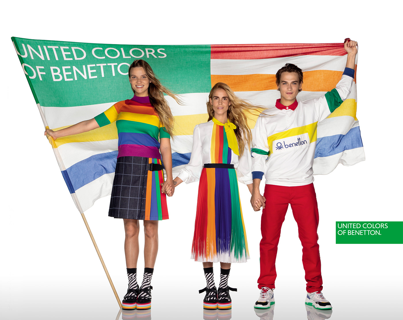 Benetton tribe. Флаг компании Бенеттон. United Colors of Benetton Toscani. Бенеттон цветной флаг с логотипом. Льняная коллекция Бенеттон 2022.