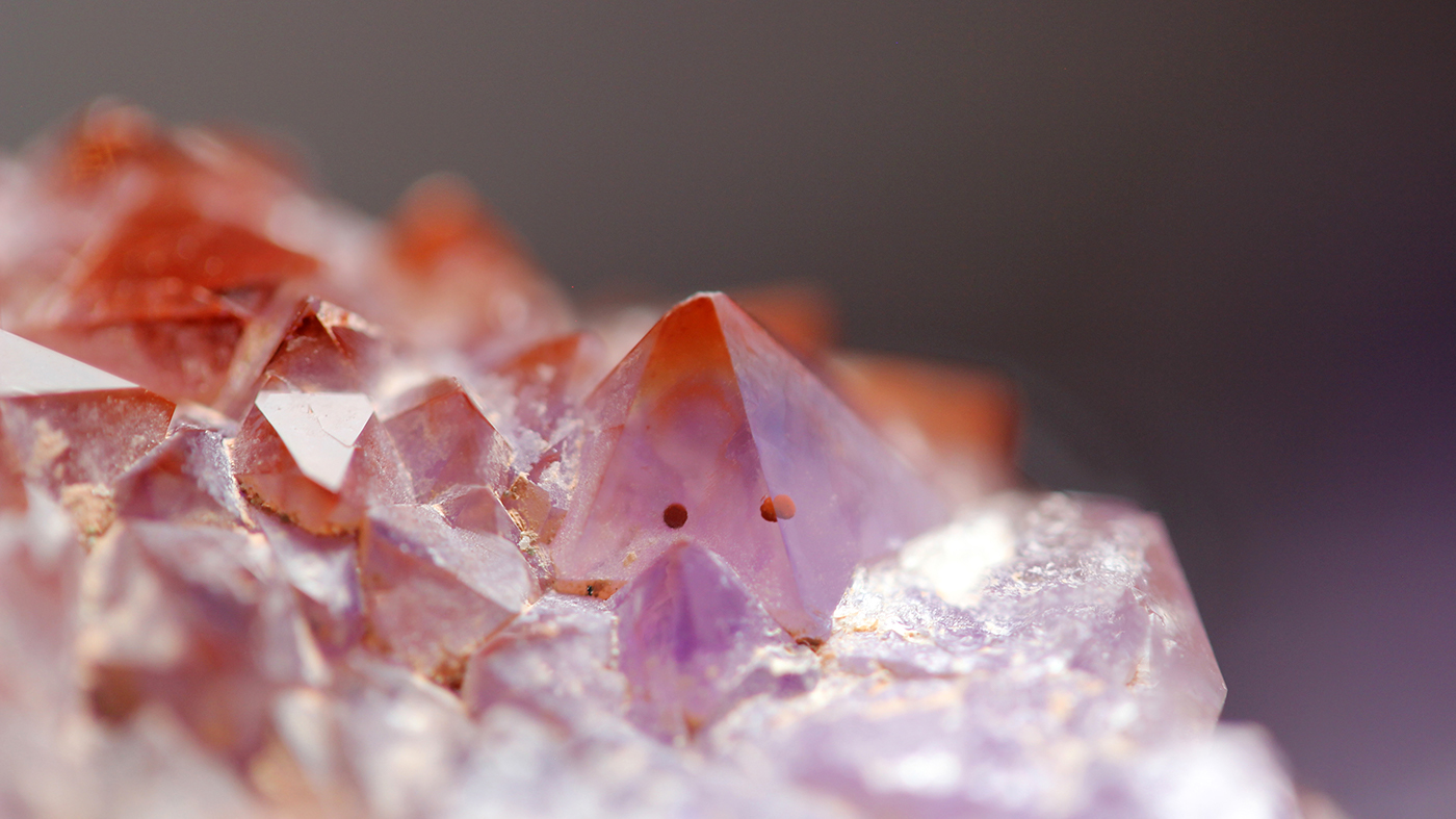 macro amethyst crystal close-up quartz purple violet detail minerals rocks natural hematite