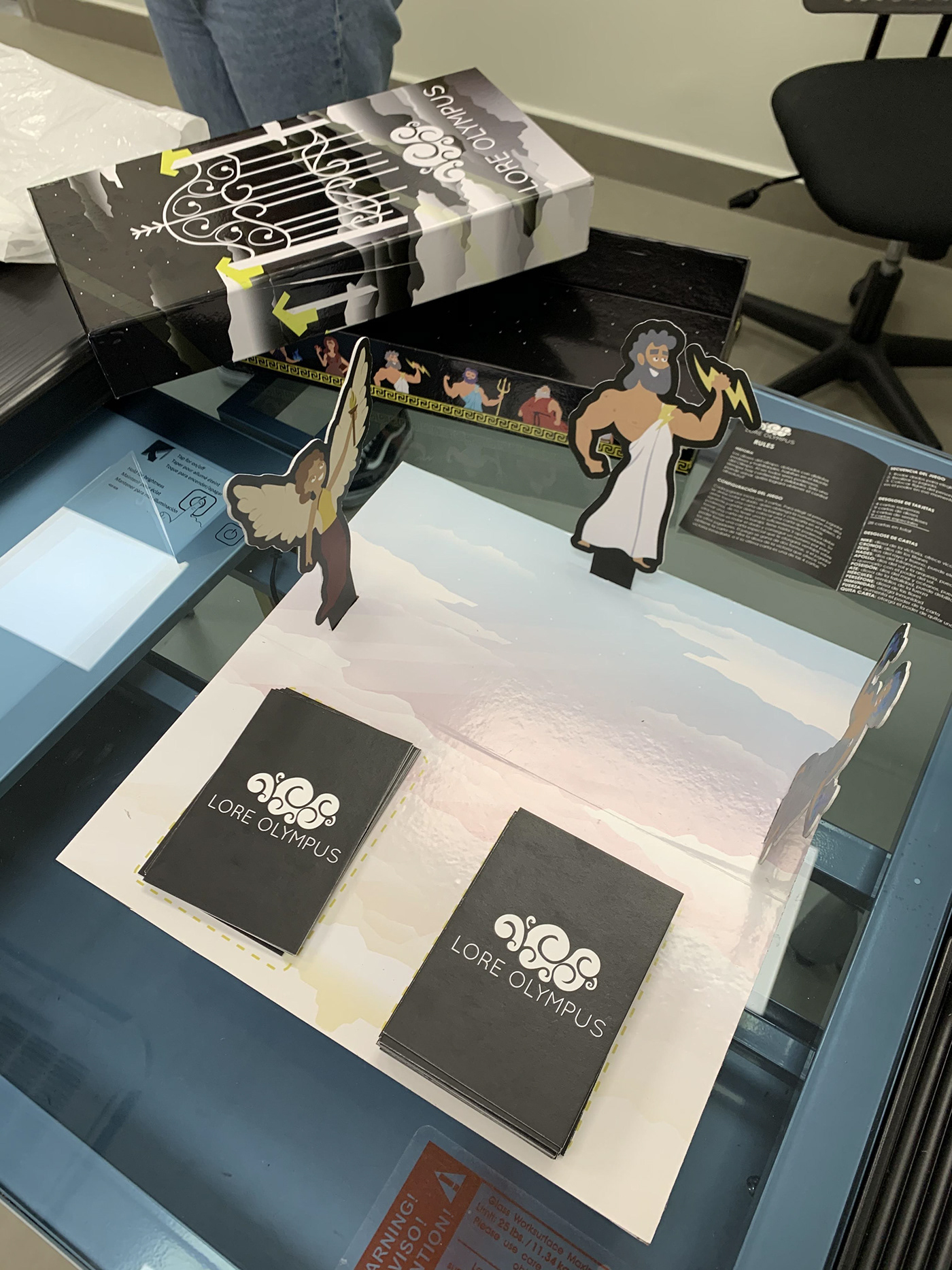 Juegos empaques materialización diseño vinyl cajas cartas