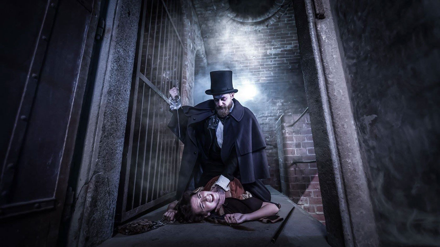 1888 - London - Jack the Ripper in action.