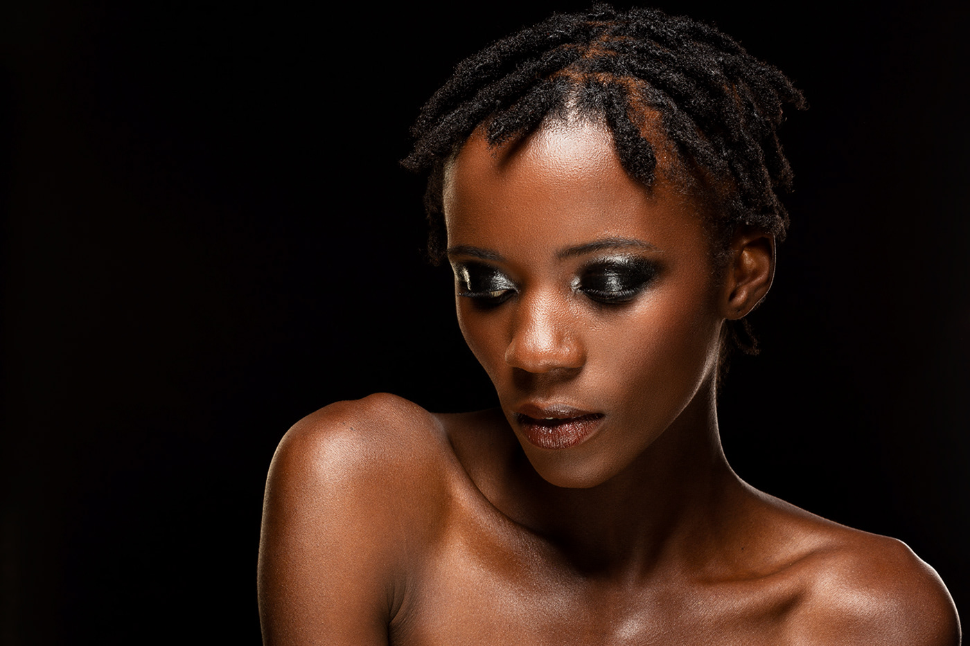 ebony dark skin dark eyeshadow beauty photography Cosmetic makeup Makeuplook Studio Photo model black woman