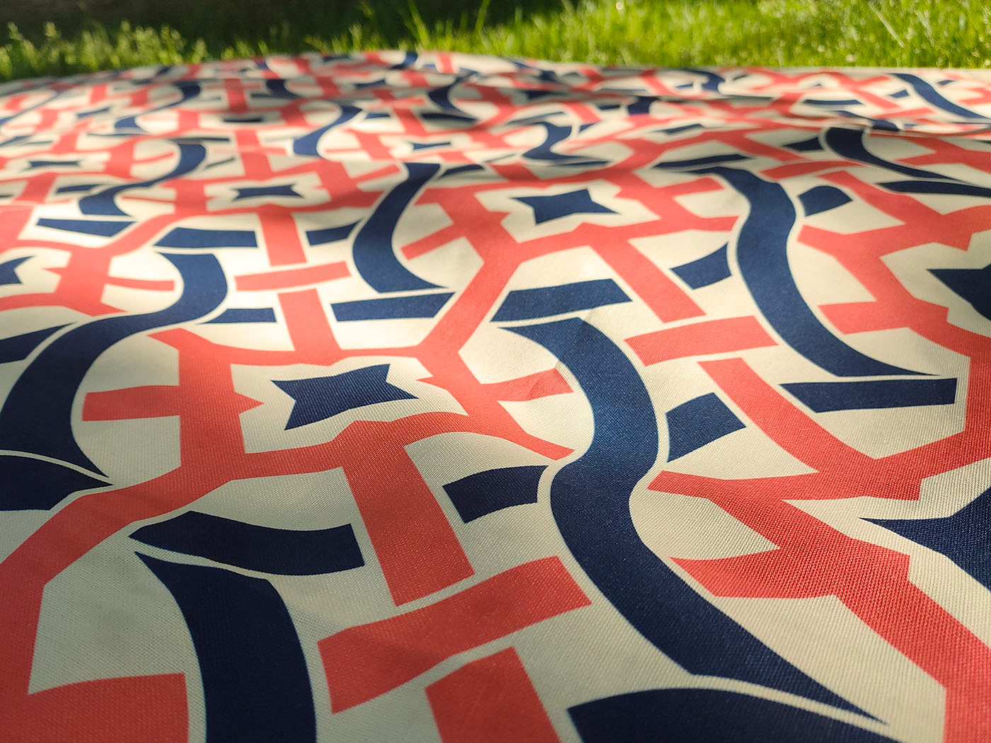 blanket motif Park patro pattern picnic public textile tiles