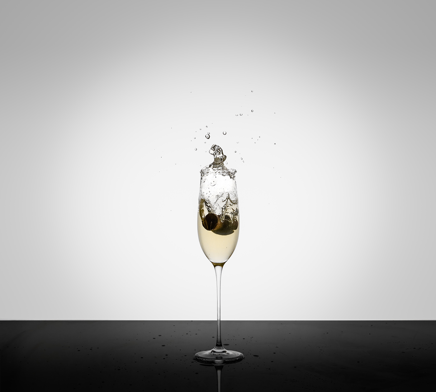 splash Champagne glass backlit drops Liquid