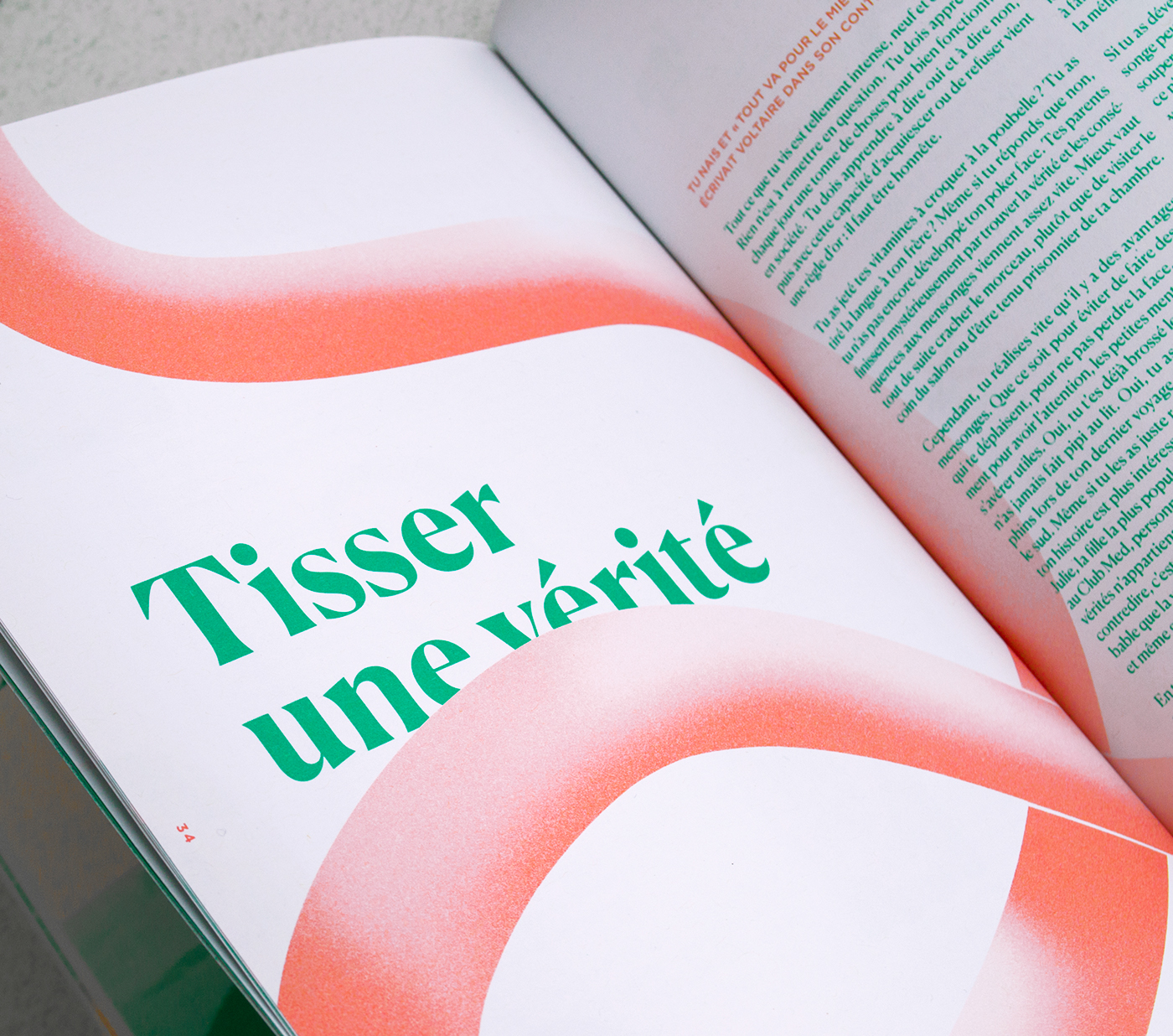 pantone Typographie Experimentation magazine print neon texture